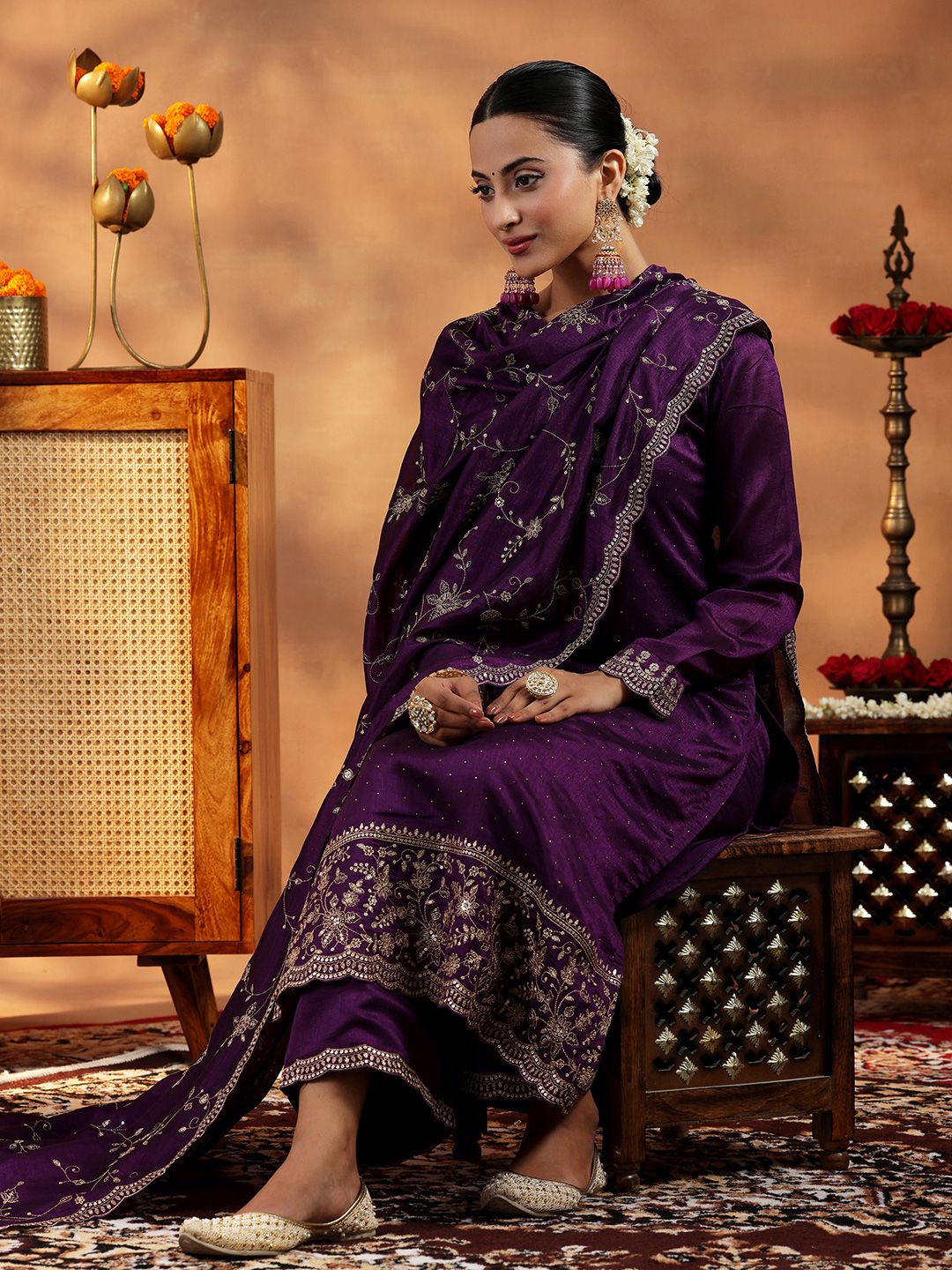 Dhiyona LL Women Floral Embroidered Regular Beads and Stones Kurta with Palazzos & With Dupatta