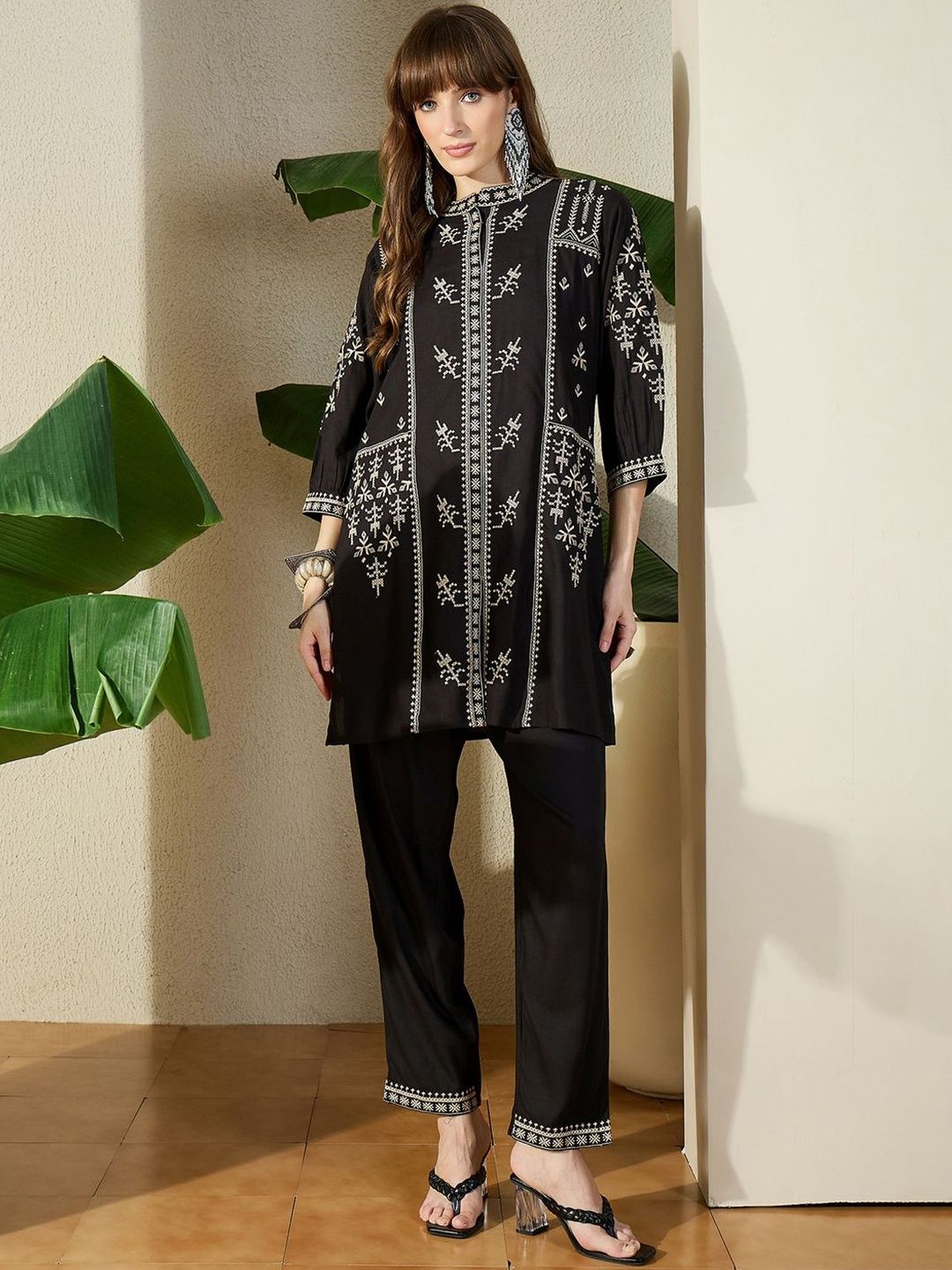 Dhiyona IE Women Ethnic Motifs Embroidered Regular Thread Work Kurta with Trousers