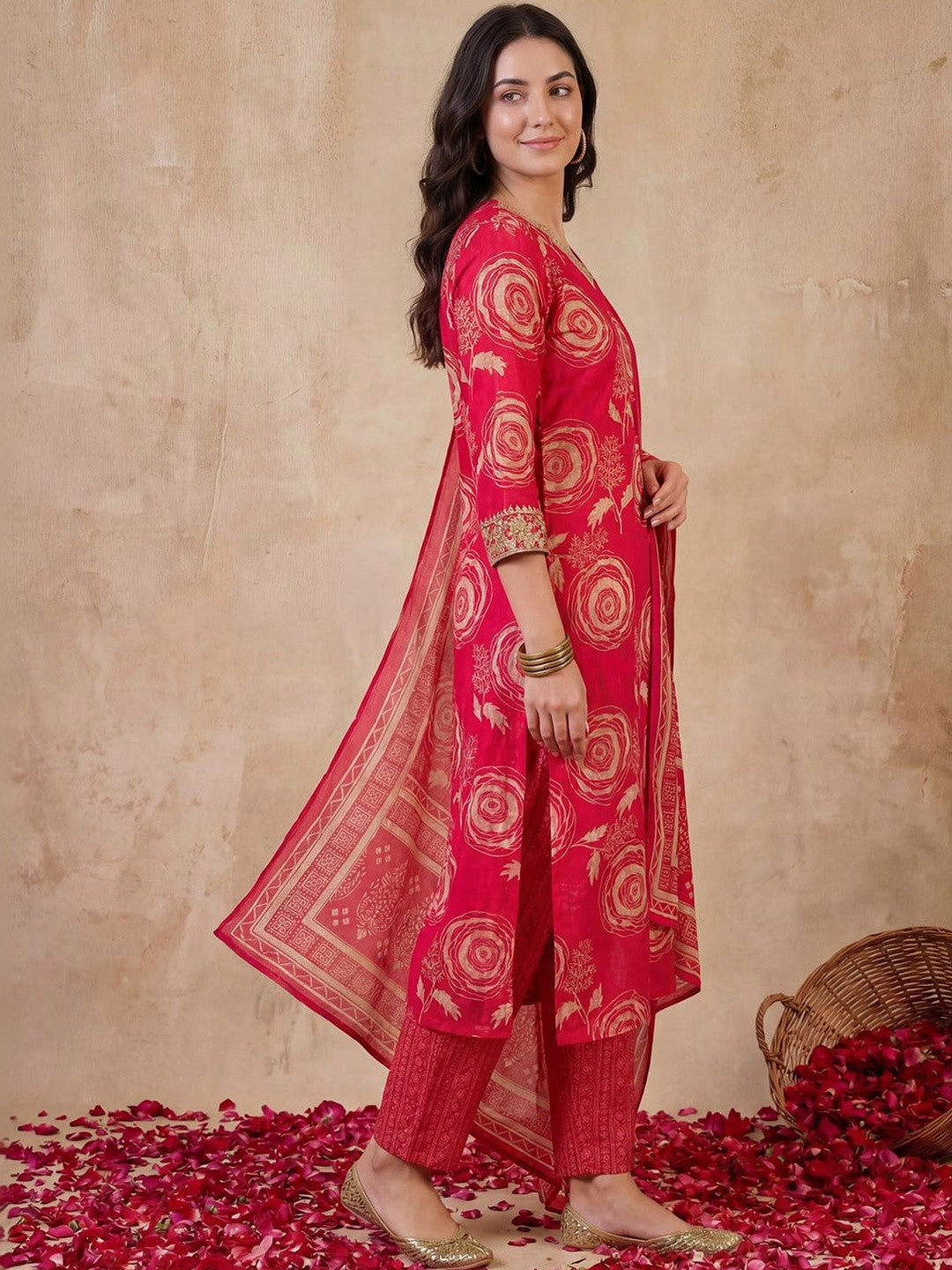 Women Floral Printed Regular Chanderi Silk Kurta with Trousers & With Dupatta
