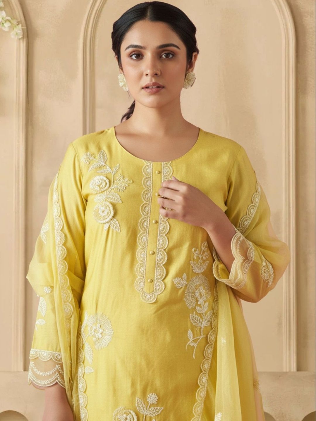 Dhiyona IE Women Floral Embroidered Regular Thread Work Kurta with Trousers & With Dupatta