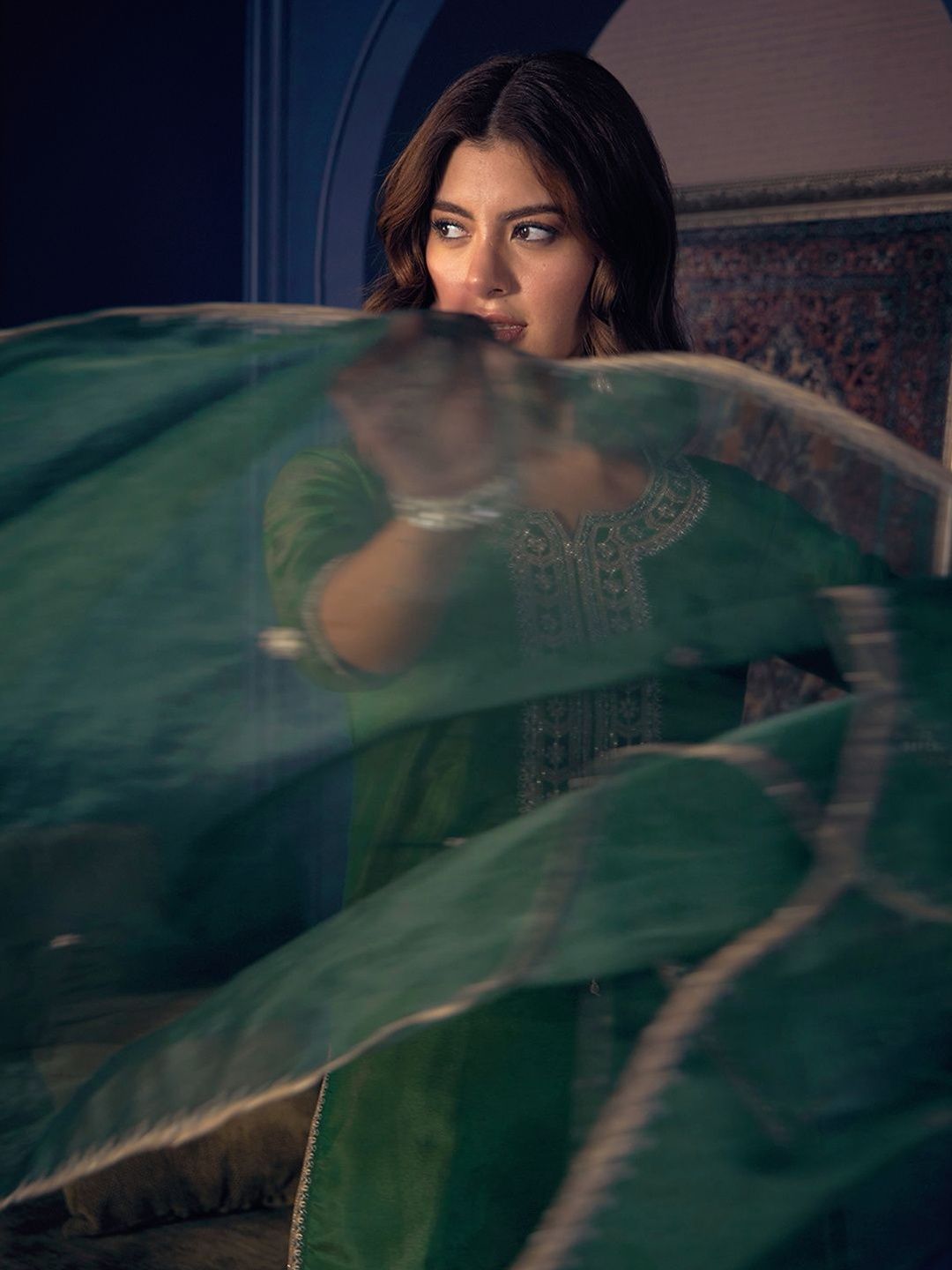 Dhiyona CH Women Ethnic Motifs Embroidered Regular Thread Work Kurta with Trousers & With Dupatta