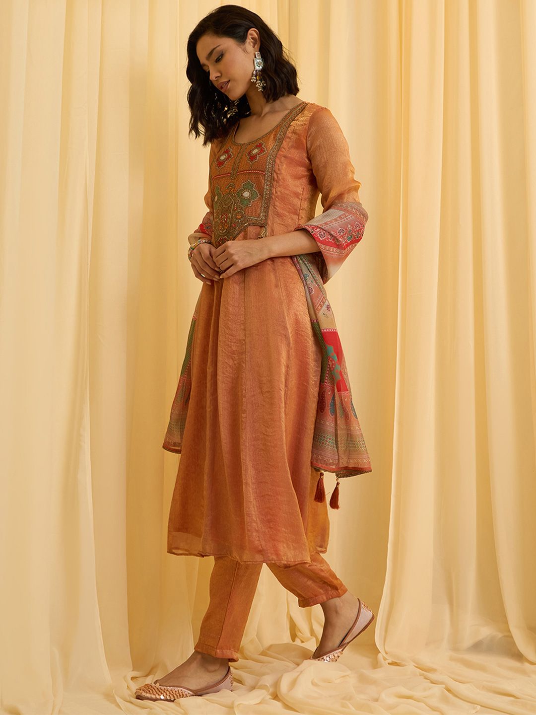 Dhiyona CH Embroidered Roud Neck Sequinned Chiffon Kurta With Trousers & Dupatta