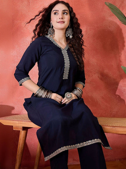 Women Yoke Design Straight Kurta & Trousers