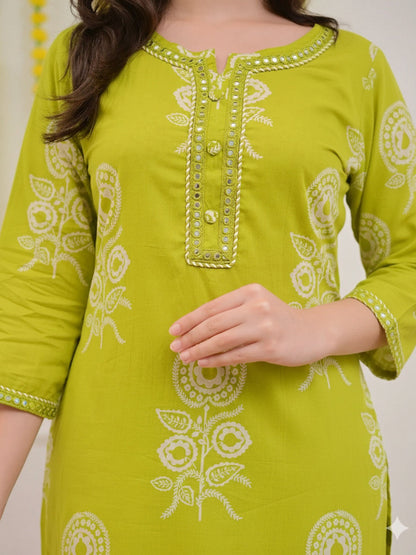 Women Floral Printed Regular Mirror Work Pure Cotton Kurta with Trousers
