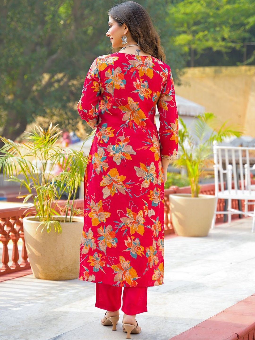 Dhiyona KL Women Floral Printed Regular Thread Work Kurta with Trousers & With Dupatta