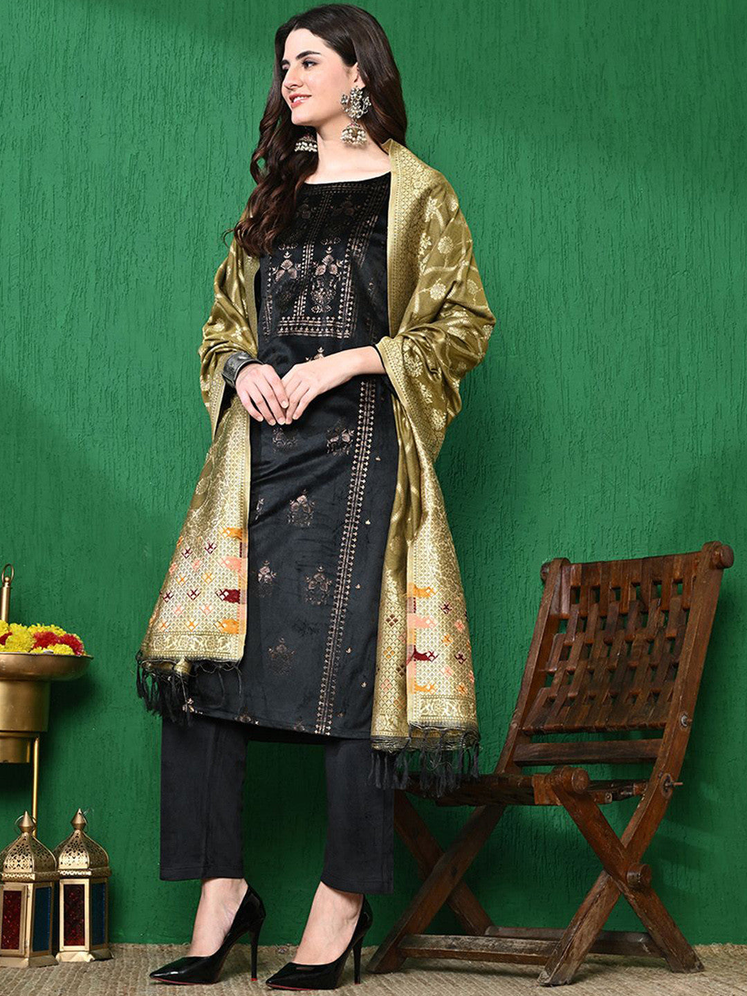 Floral Printed Winter Velvet Straight Kurta & Trouser With Dupatta