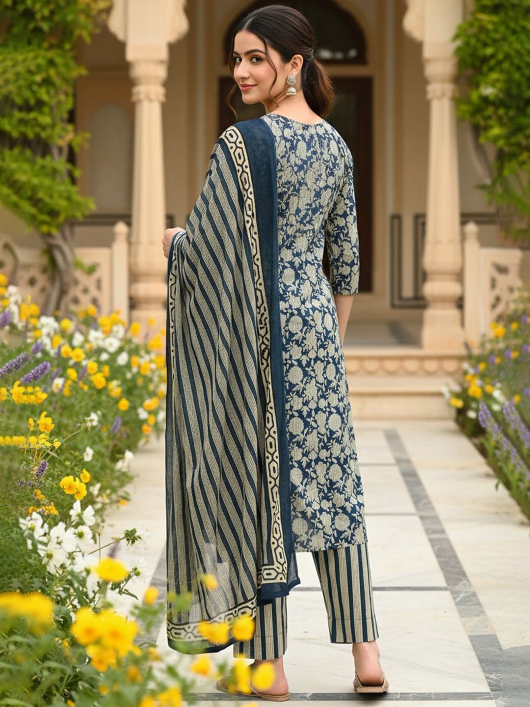 Dhiyona KL Floral Printed Straight Kurta With Trousers & Dupatta