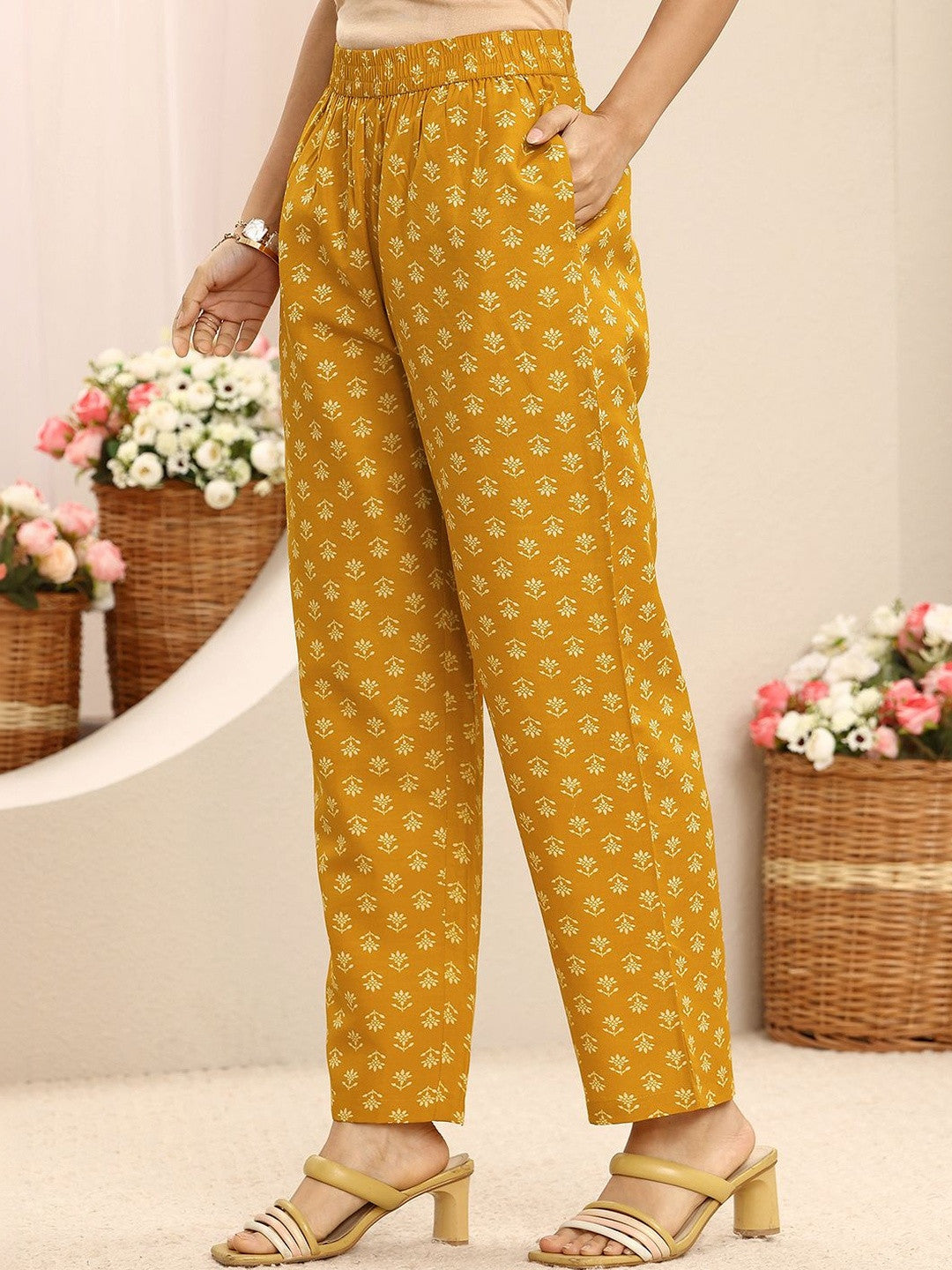 Women Floral Printed Regular Thread Work Kurta with Trousers & With Dupatta