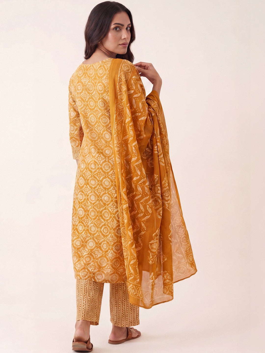 Women Ethnic Motifs Printed Regular Kurta with Trousers & With Dupatta