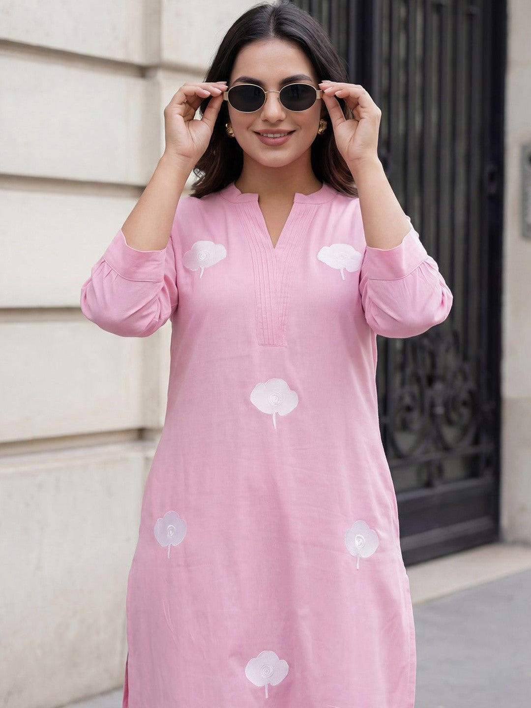Women Floral Embroidered Regular Thread Work Kurta with Palazzos
