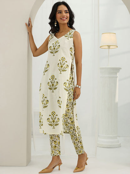 Women Floral Printed Kurta with Trousers & Dupatta