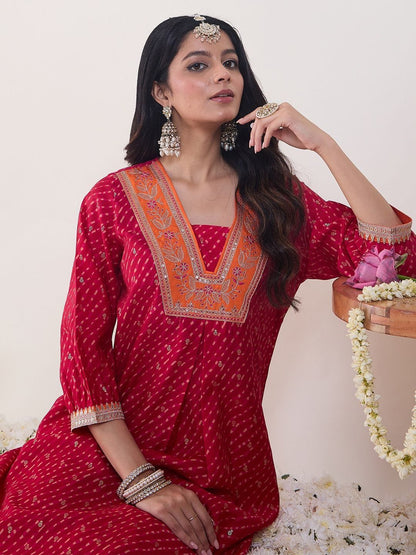 Ethnic Motifs Printed V-Neck Straight Kurta With Trousers