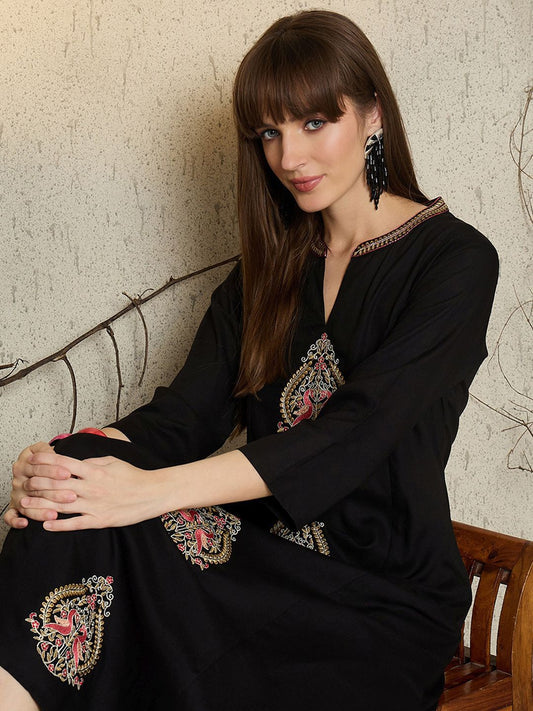 Ethnic Motifs Embroidered Mandarin Collar A-Line Thread Work Kurta With Trouser