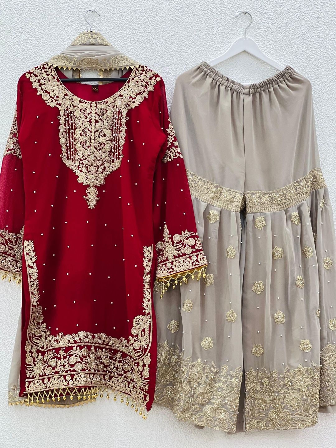 Dhiyona KL Women Ethnic Motifs Embroidered Regular Kurta with Sharara & With Dupatta