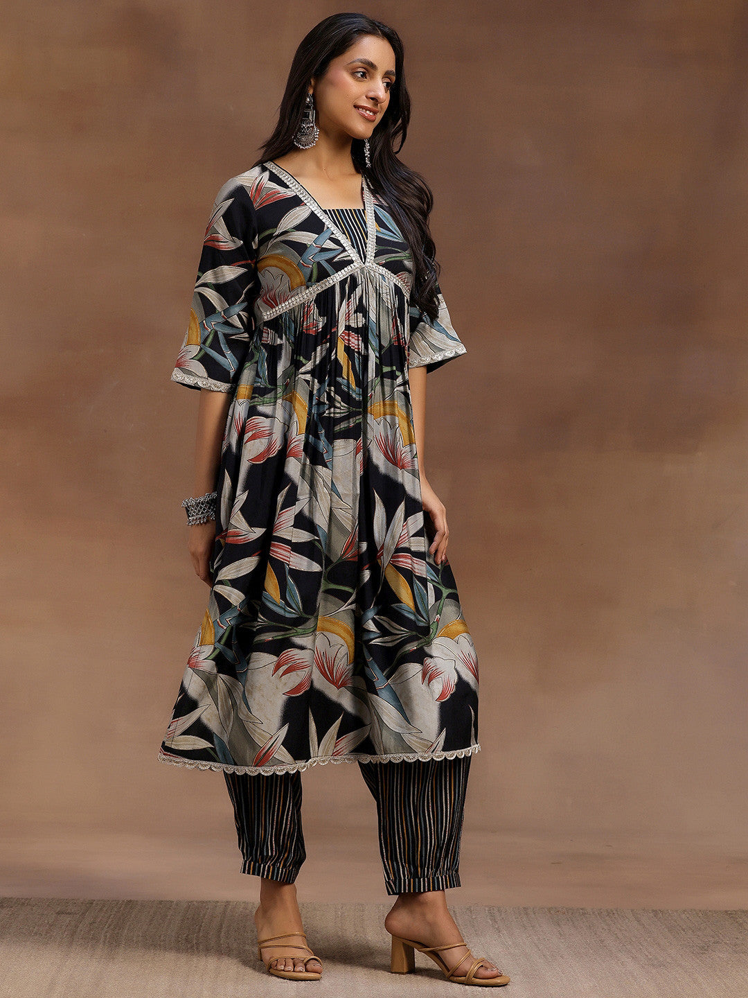 Women Floral Printed Empire Kurta with Trousers & With Dupatta