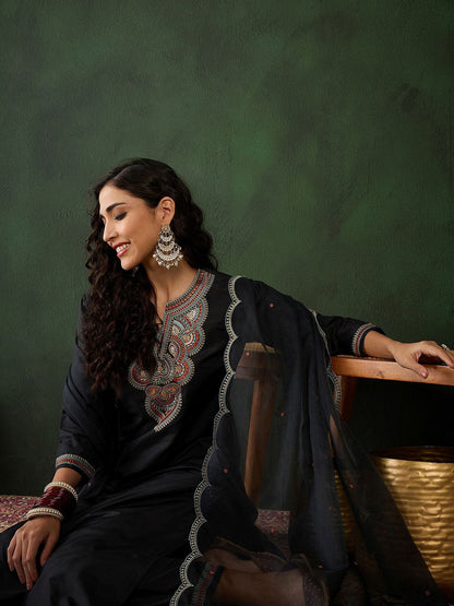 Ethnic Motifs Yoke Design Regular Thread Work Kurta & Trousers With Dupatta