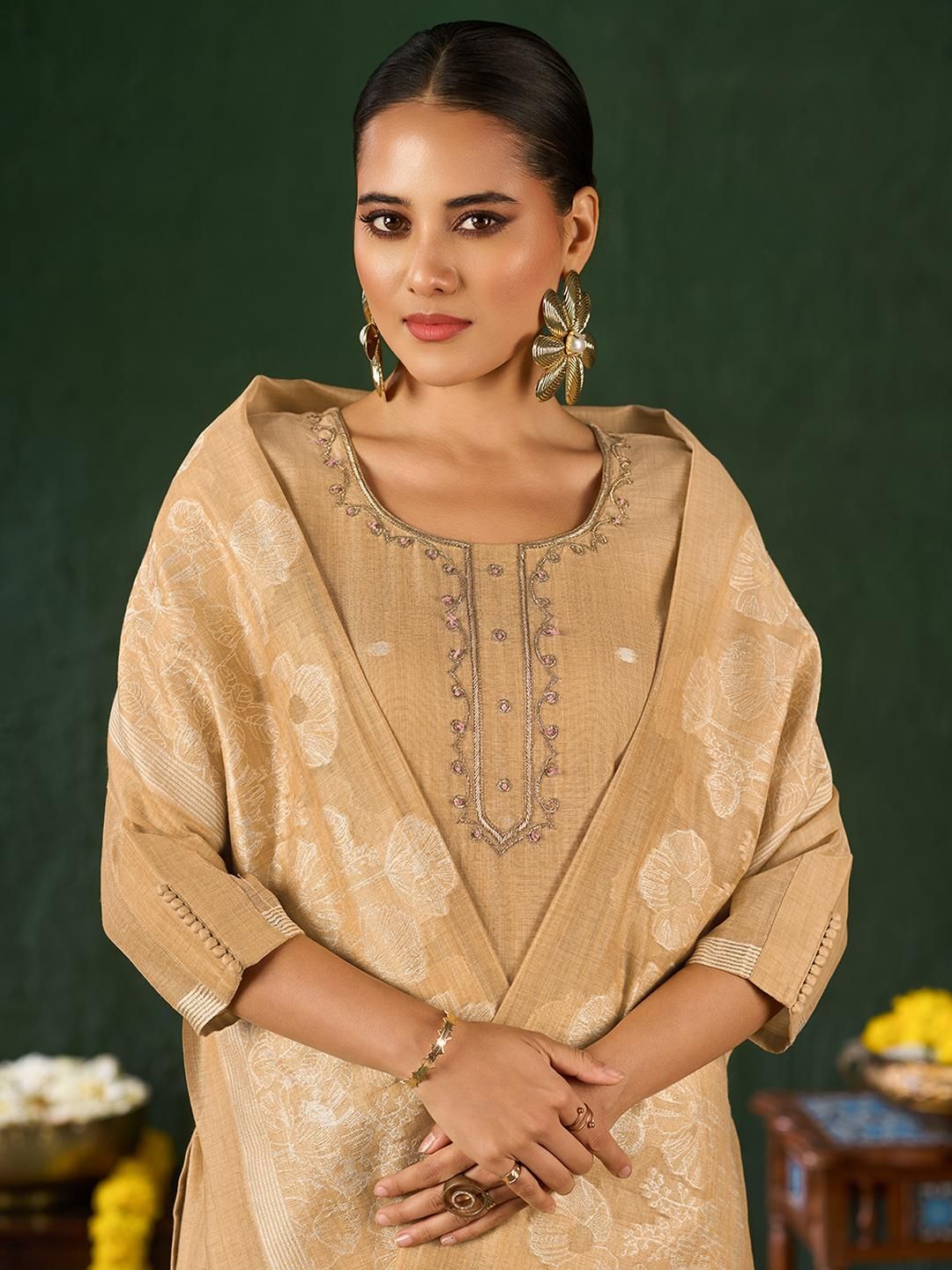 Dhiyona KL Women Ethnic Motifs Thread Work Kurta And Palazzos & With Dupatta