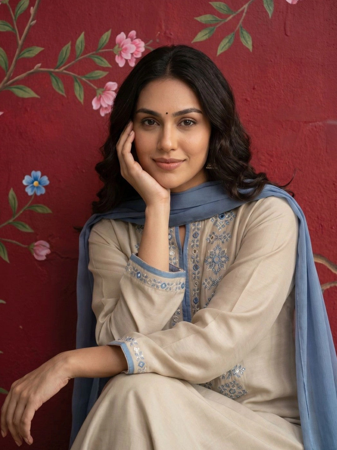 Women Ethnic Motifs Embroidered Regular Mirror Work Chanderi Silk Kurta with Trousers & With Dupatta
