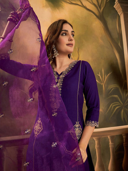 Ethnic Motifs Embroidered V-Neck Sequinned Straight Kurta With Trousers & Dupatta