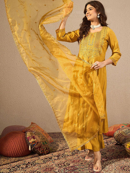 Dhiyona IN Women Floral Thread and Sequinned Embroidered Anarkali Kurta Set with Dupatta