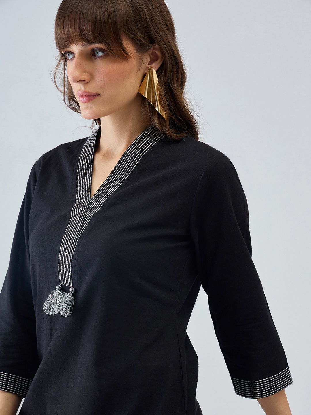 Dhiyona IE Women Regular Thread Work Kurta with Trousers