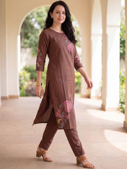 Women Floral Embroidered Regular Thread Work Kurta with Trousers