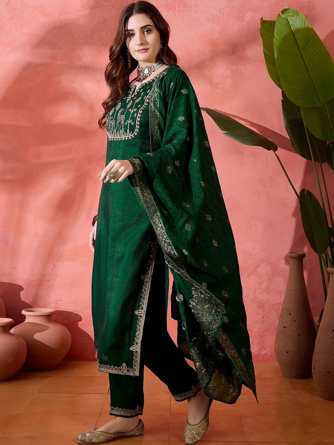 Women Floral Embroidered Regular Thread Work Kurta with Trousers & With Dupatta