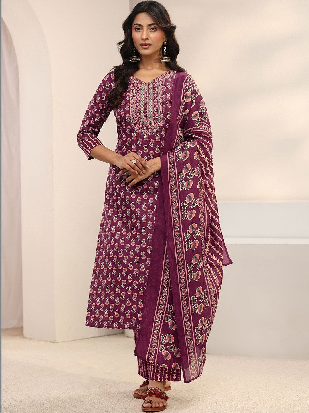 Women Floral Printed Regular Kurta with Trousers & With Dupatta
