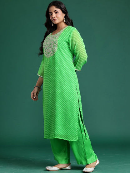 Dhiyona Women's Leheriya Printed Regular Thread Work Kurta with Trousers & With Dupatta