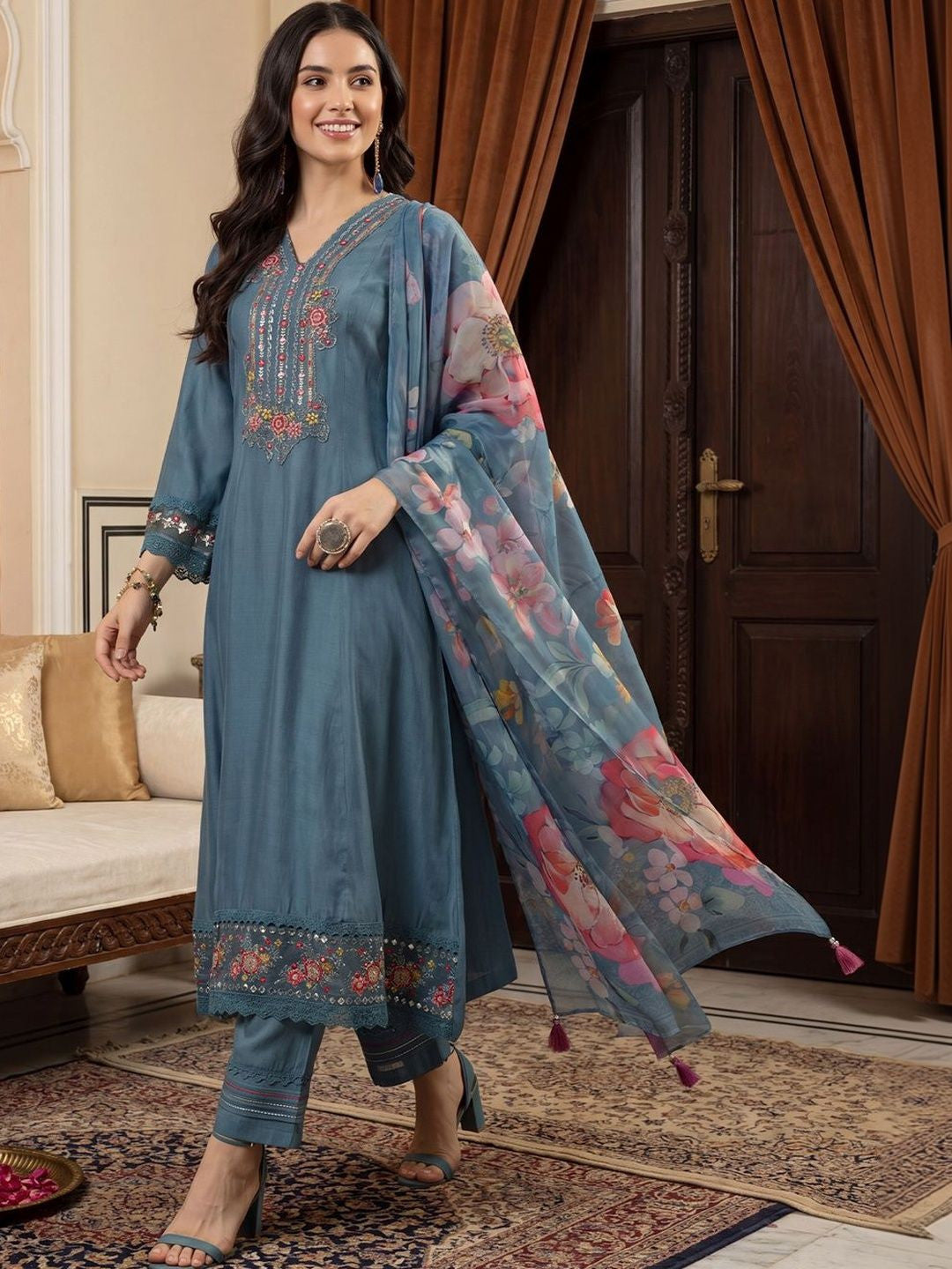 Women Floral Embroidered Regular Thread Work Kurta with Trousers & With Dupatta