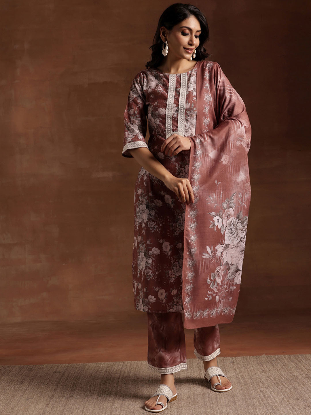 Women Floral Printed Regular Kurta with Trousers & With Dupatta
