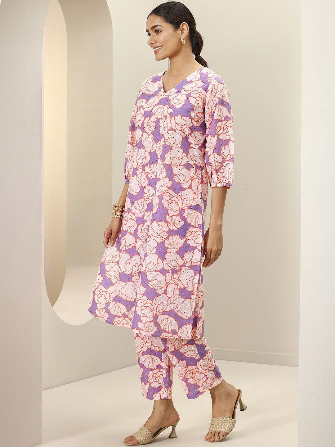 Women Floral Printed Regular Kurta with Trousers