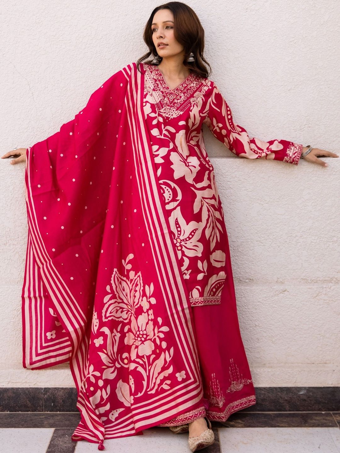 Dhiyona KL Floral Printed V-Neck Kurta with Palazzos & Dupatta