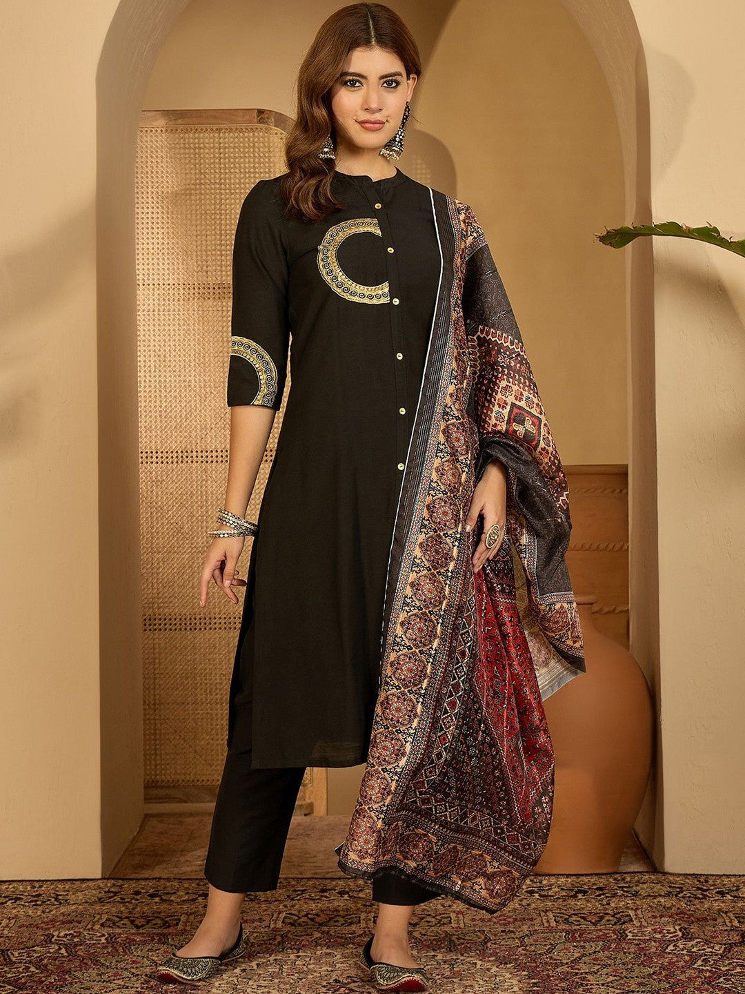 Women Black Embroidered Kurta Sets With Dupatta