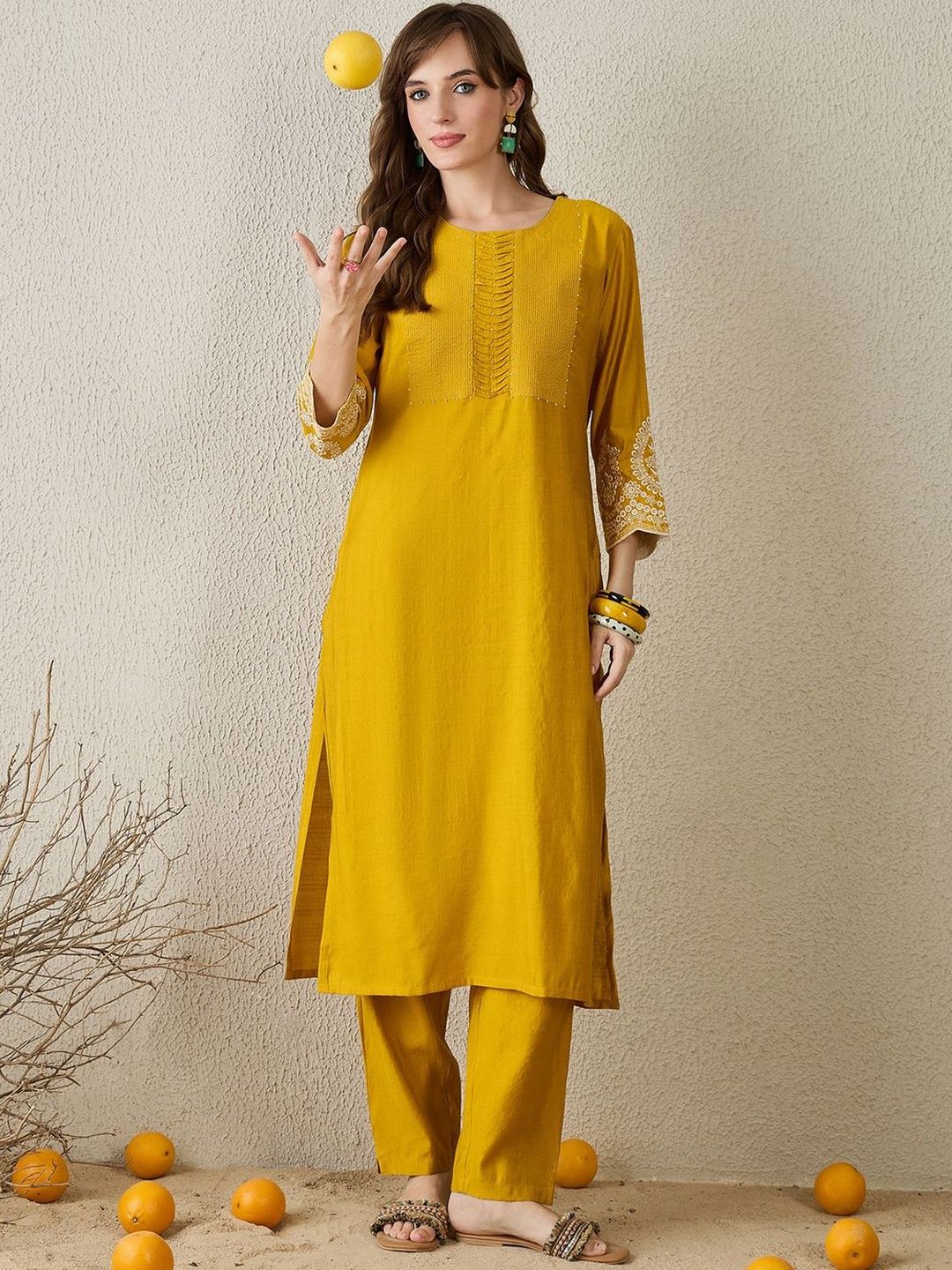 Dhiyona IE Ethnic Motifs Embroidered Beads And Stones Kurta With Trouser
