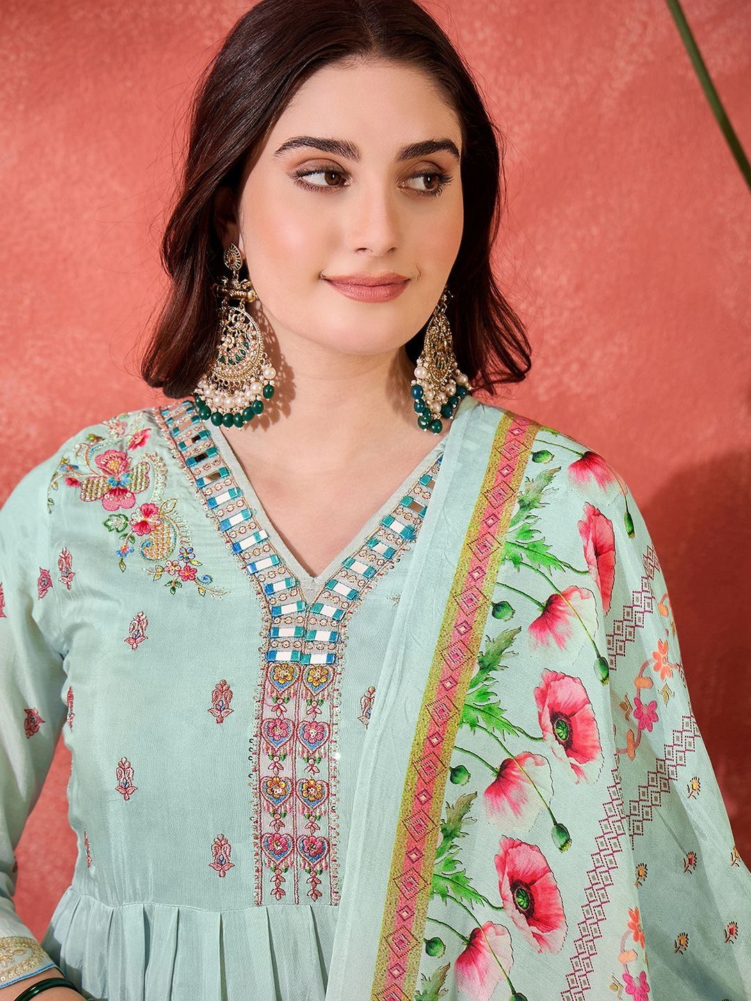 Dhiyona CH Floral Printed Tiered V-Neck Thread Work Kurta With Trousers & Dupatta