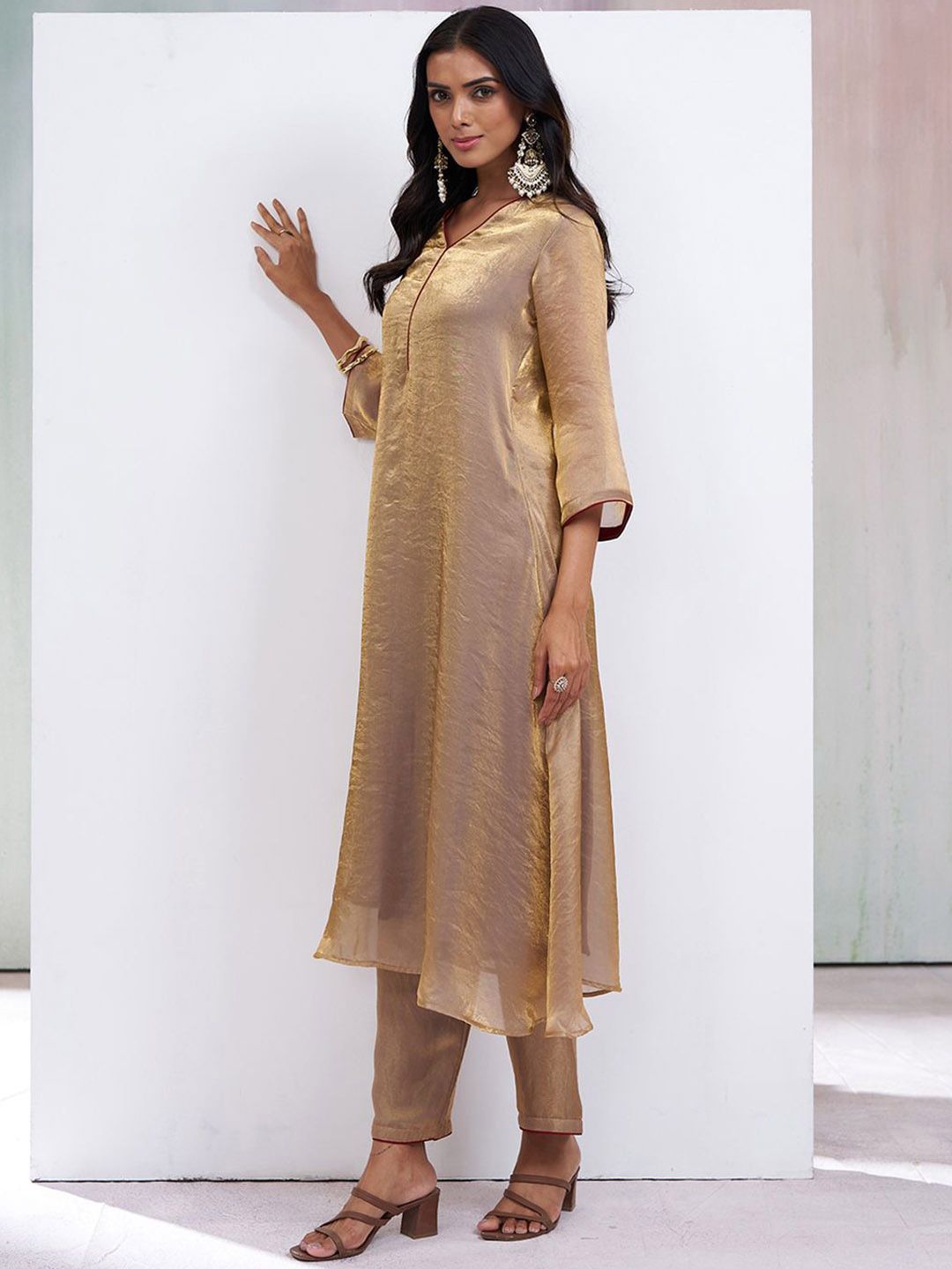 Dhiyona CH V-Neck A-Line Kurta With Trouser
