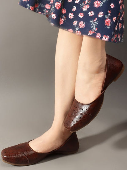 Dhiyona AK Women Ballerinas Flats