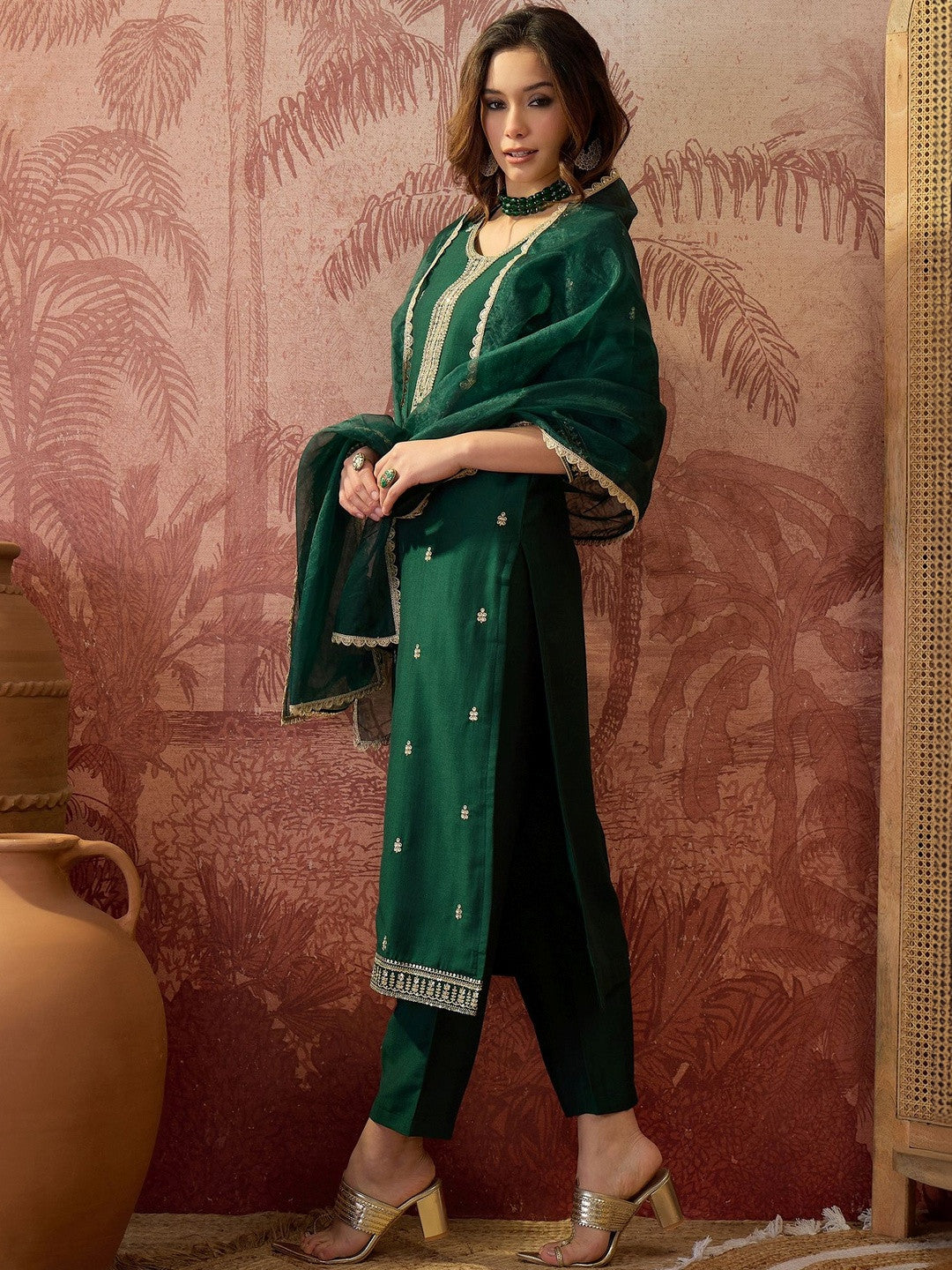 Embroidered Round Neck Kurta & Trousers Kurta Set