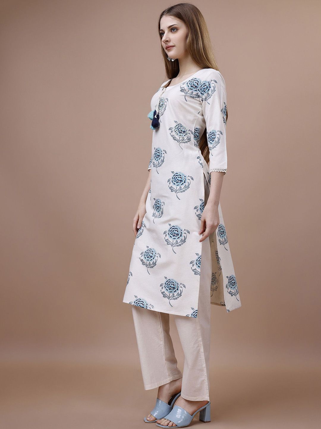 Dhiyona OD  Floral Printed Tie-Up Neck Cotton Straight Kurta