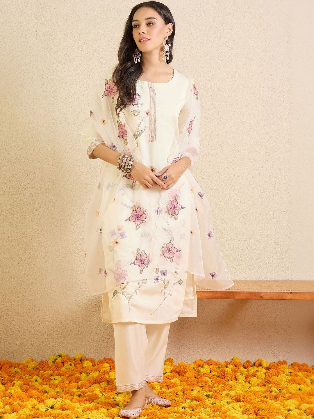Dhiyona IE Women Floral Embroidered Regular Thread Work Kurta with Trousers & With Dupatta