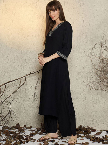 Dhiyona IE Women Embroidered V-Neck Top and Trousers Co-Ords