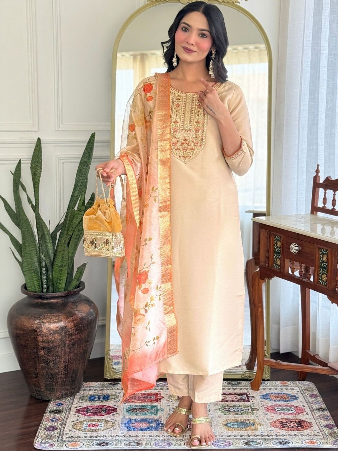 Dhiyona KL Women Floral Embroidered Regular Thread Work Kurta with Trousers & With Dupatta
