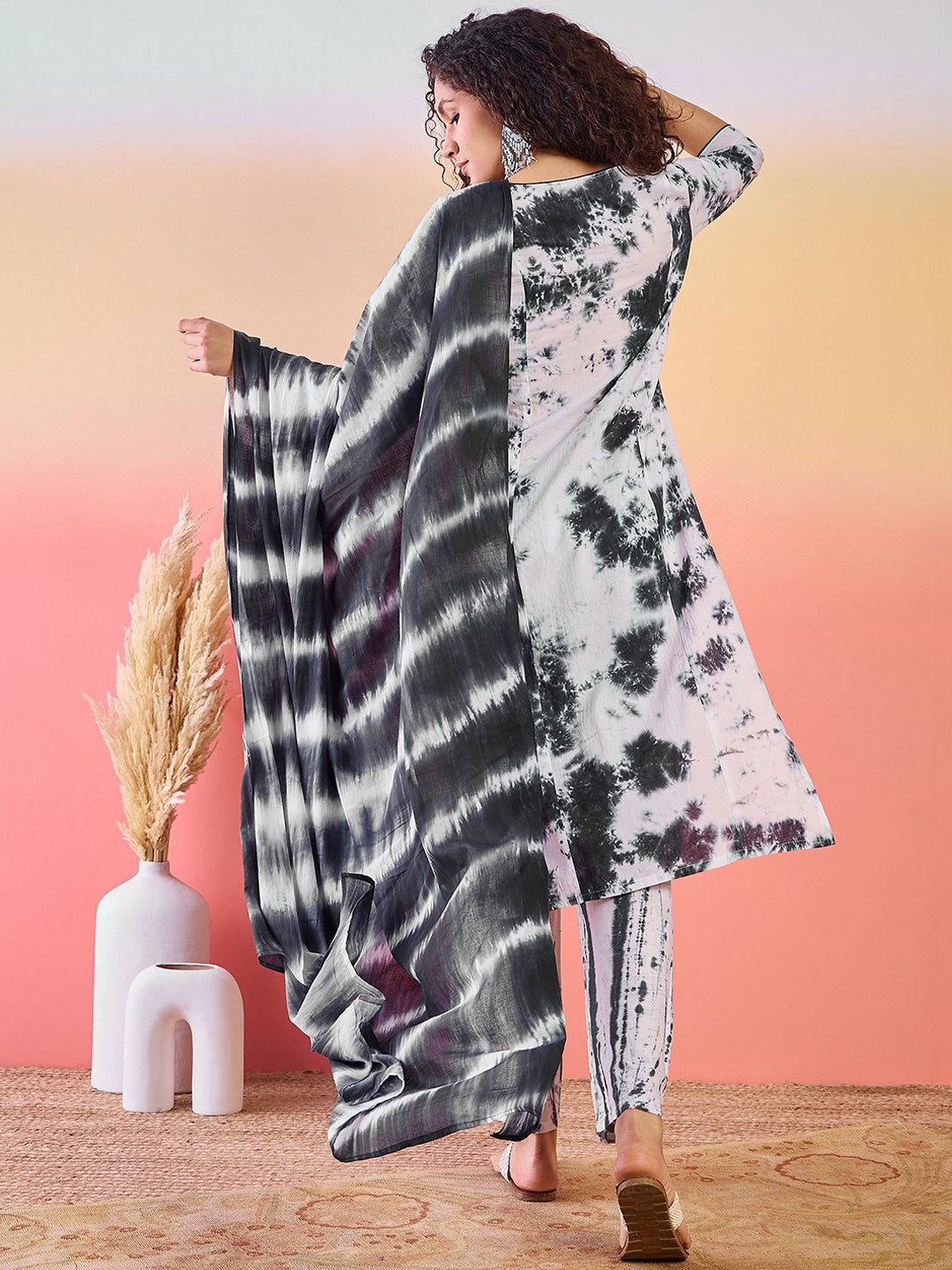 Tie-Dye Printed Round Neck Straight Pure Cotton Kurta With Trousers And Dupatta