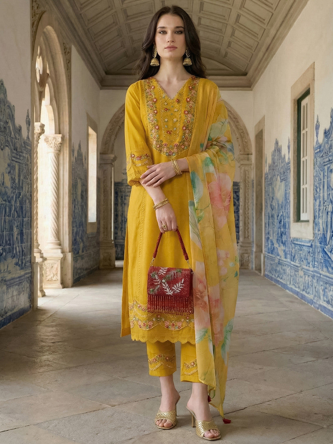 Women Floral Embroidered Regular Thread Work Kurta with Trousers & With Dupatta