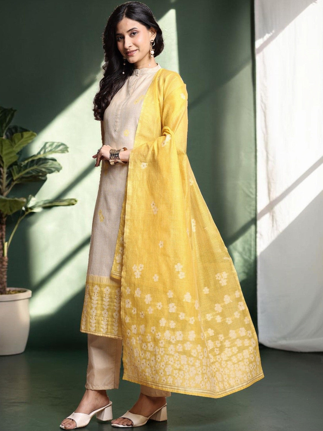 Floral Woven Design Mandarin Collar Kurta & Trousers With Dupatta