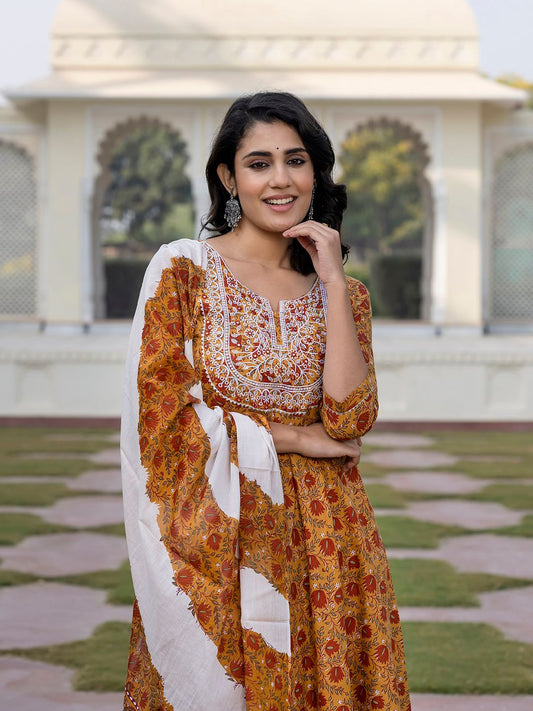 Dhiyona KL Women Floral Printed Regular Pure Cotton Kurta with Trousers & With Dupatta