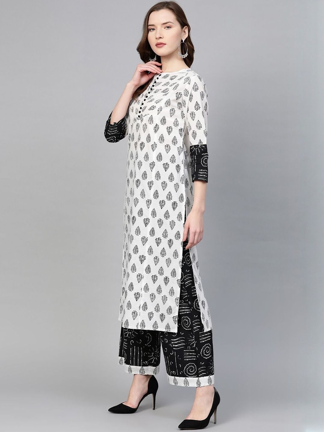 Dhiyona KL Women White Printed Cotton Blend Kurta Sets