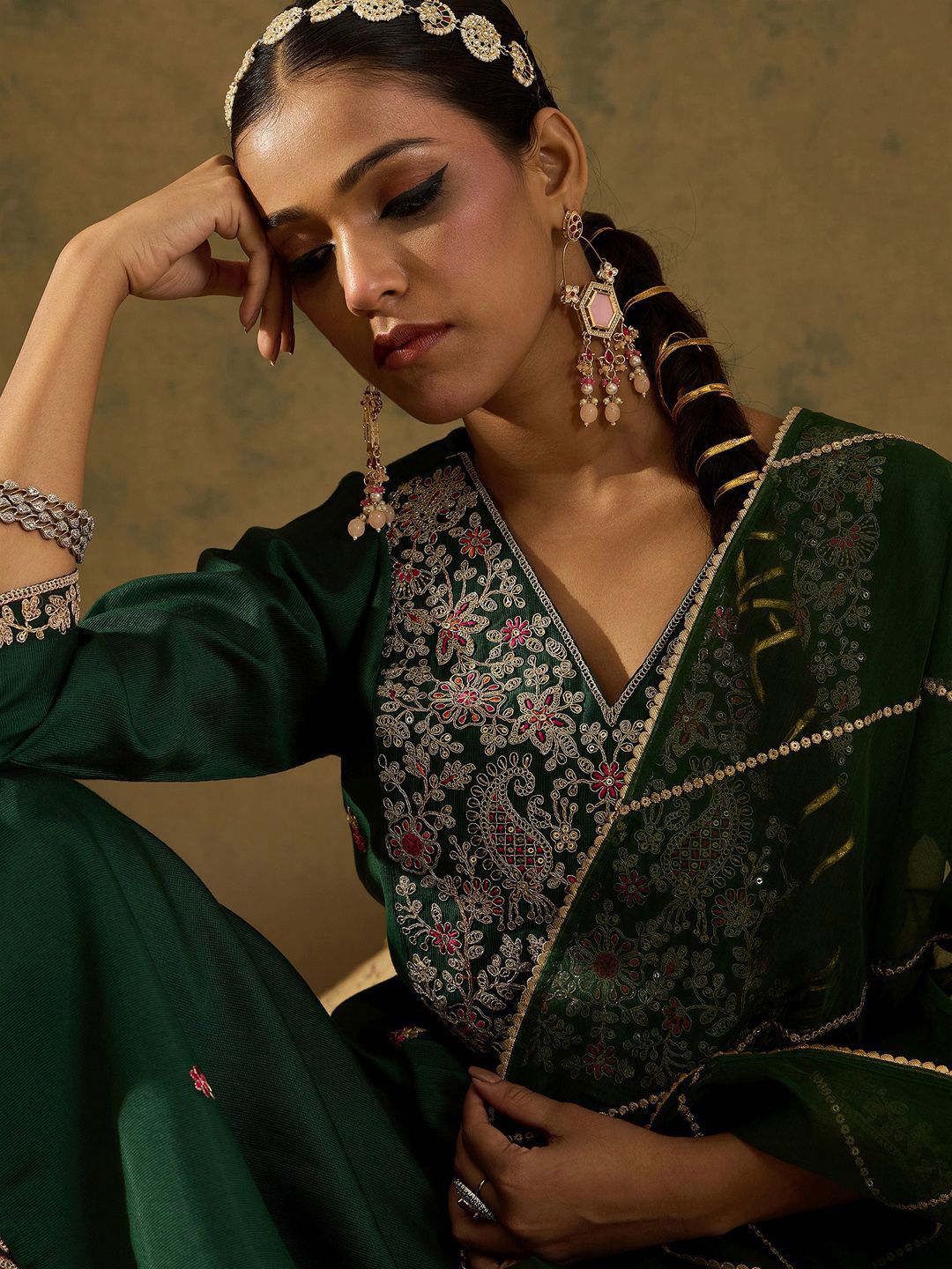 Dhiyona IE Embroidered Zari Work Regular Sleeves A-line Shape V-Neck Liva Kurta Set