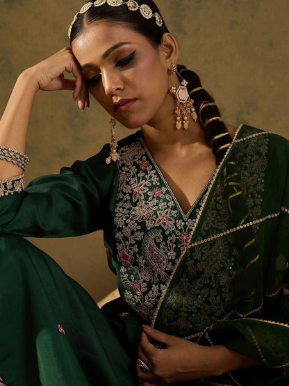 Dhiyona IE Embroidered Zari Work Regular Sleeves A-line Shape V-Neck Liva Kurta Set